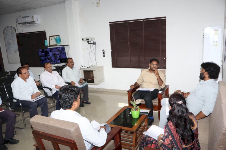 అభివృద్ధి పనులపై ఎమ్మెల్యే రాజ్ ఠాకూర్, కలెక్టర్ సమీక్ష: వేగవంతం చేయాలని ఆదేశం