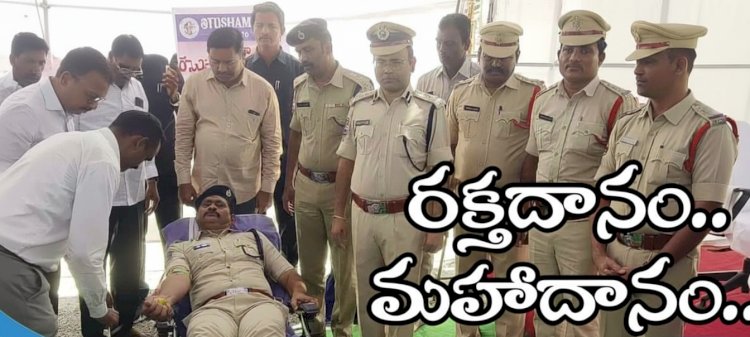 గోదావరిఖనిలో పోలీస్ అమరవీరుల వారోత్సవాల సందర్భంగా ప్రత్యేక రక్తదాన శిబిరం: 200 మంది యువత రక్తదానం